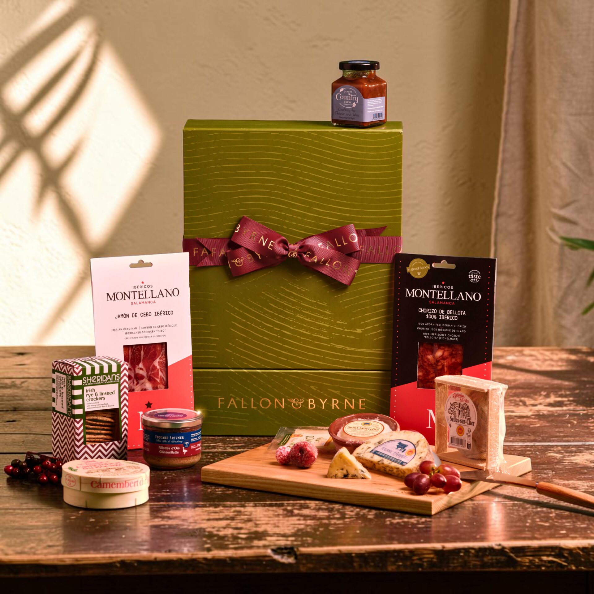 The Cheese and Charcuterie Board is the perfect hamper gift for lovers of charcuterie and cheese, or those trying for the first time, a perfect hamper gift choice